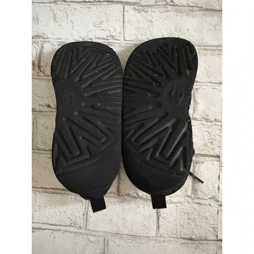 UGG NEUMEL II GRAPHIC STITCH BLACK CHUKKA SUEDE‎ BOOTS KIDS SIZE 3